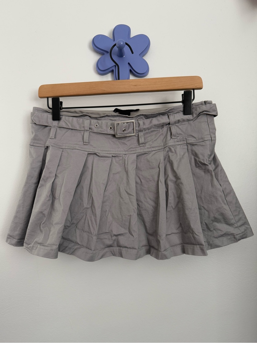 charlotte russe medium grey mini pleated skort belt minimal neutral academia Y2K